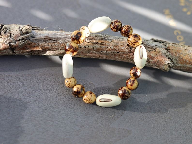 Unique Huayruro white bracelet with Acai rajado beads. Beautiful seeds, but also because they are a good luck symbol.