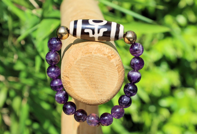 Amethyst crystal Old Big man (Aristocrat) Dzi bead bracelet. purifies your energy field of unwanted energy