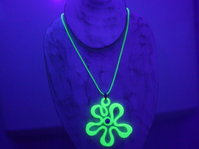 Wajakaa 3D-Printed Luminous Necklaces – Exclusive, Unique & UV-Reactive! amazing, strong luminous necklaces. Get yours before they’re gone!