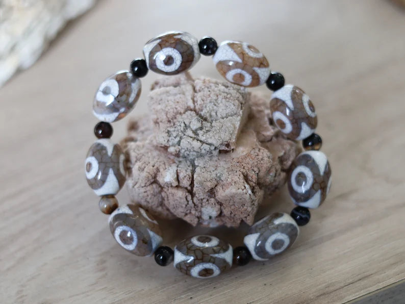 Rare Unique Natural Stone Bracelet/Tibetan Dzi 3 Eyes Bead Charm Bracelets. Buddhist jewelry have both religious and spiritual essence.