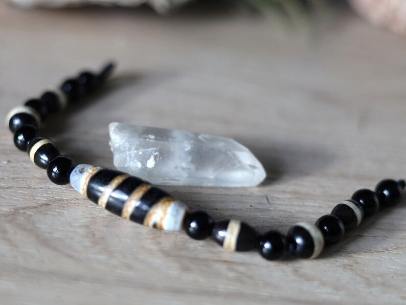 Unique Natural Stone Bracelet/Tibetan Dzi Bead Charm Bracelets. Tibetan Buddhist jewelry have both religious and spiritual essence.