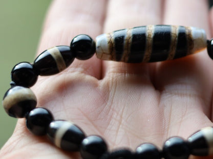 Unique Natural Stone Bracelet/Tibetan Dzi Bead Charm Bracelets. Tibetan Buddhist jewelry have both religious and spiritual essence.
