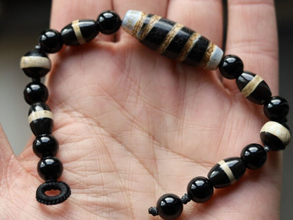 Unique Natural Stone Bracelet/Tibetan Dzi Bead Charm Bracelets. Tibetan Buddhist jewelry have both religious and spiritual essence.