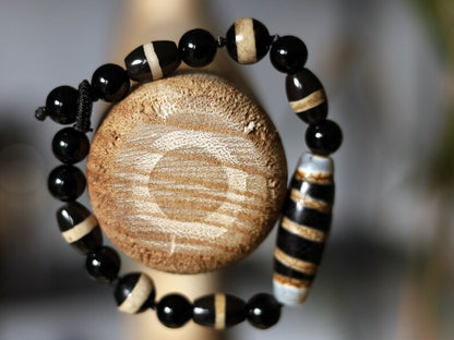 Unique Natural Stone Bracelet/Tibetan Dzi Bead Charm Bracelets. Tibetan Buddhist jewelry have both religious and spiritual essence.