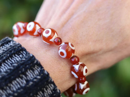 Unique Natural Stone Bracelet/Tibetan Dzi 3 Eyes Bead Charm Bracelets. Tibetan Buddhist jewelry have both religious and spiritual essence
