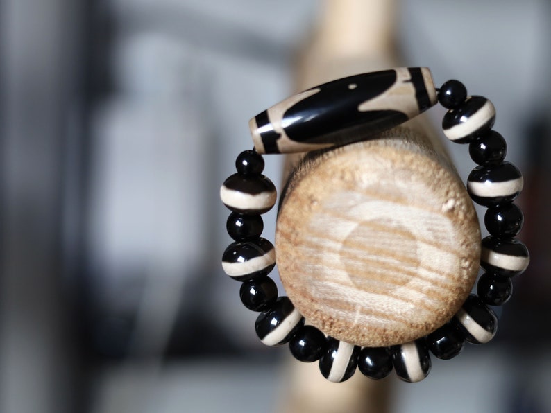 These Dzi Beads boast the traits of the mighty tiger, and will bless the beholder with a sense of courage, confidence and perseverance.