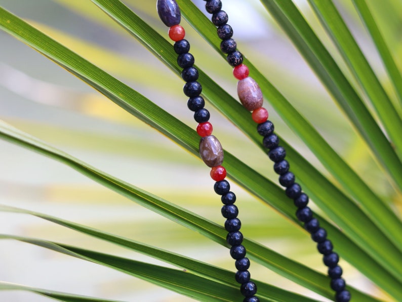 Uncommon Dzi Bead 6 eyes necklace. Helps those who seek self-knowledge, self-cultivation and spiritual practices.