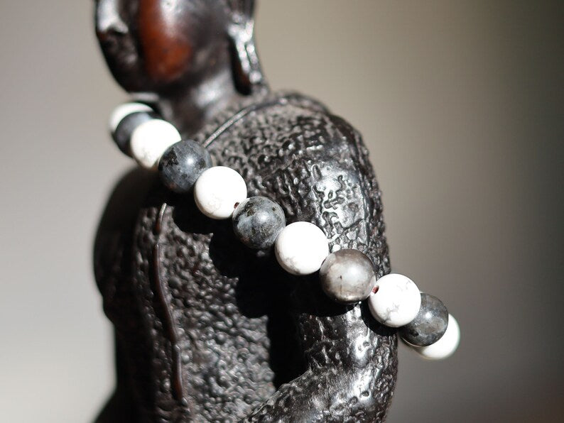 Unique Jade Dark anthracite- Round - 8 mm - Black Gray White combined with White Howlite.  Bring new ideas into focus ..