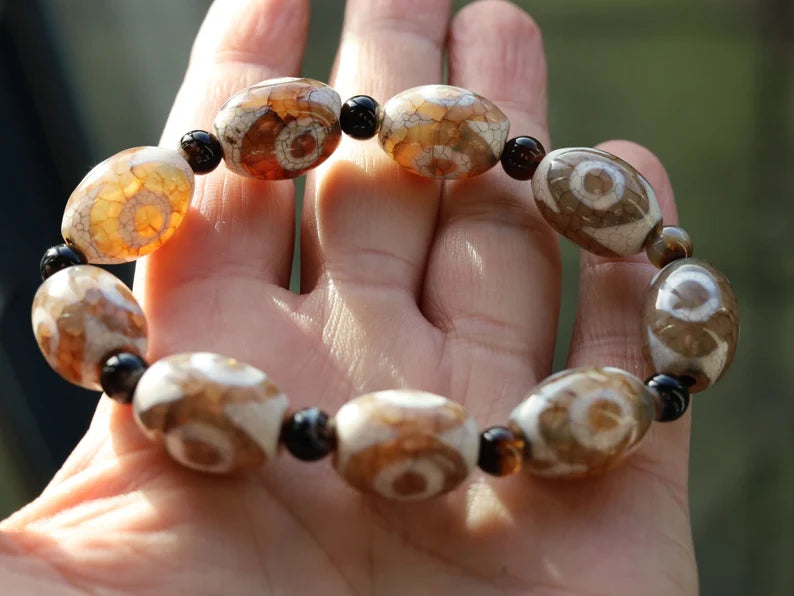 Rare Unique Natural Stone Bracelet/Tibetan Dzi 3 Eyes Bead Charm Bracelets. Buddhist jewelry have both religious and spiritual essence.