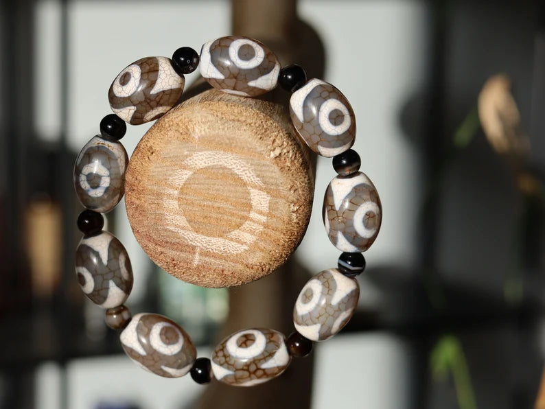 Rare Unique Natural Stone Bracelet/Tibetan Dzi 3 Eyes Bead Charm Bracelets. Buddhist jewelry have both religious and spiritual essence.
