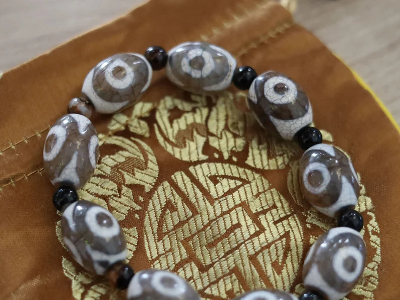 Rare Unique Natural Stone Bracelet/Tibetan Dzi 3 Eyes Bead Charm Bracelets. Buddhist jewelry have both religious and spiritual essence.