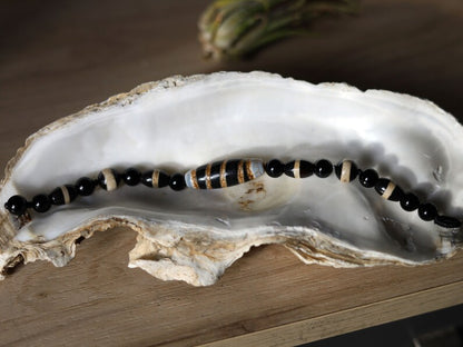 Unique Natural Stone Bracelet/Tibetan Dzi Bead Charm Bracelets. Tibetan Buddhist jewelry have both religious and spiritual essence.
