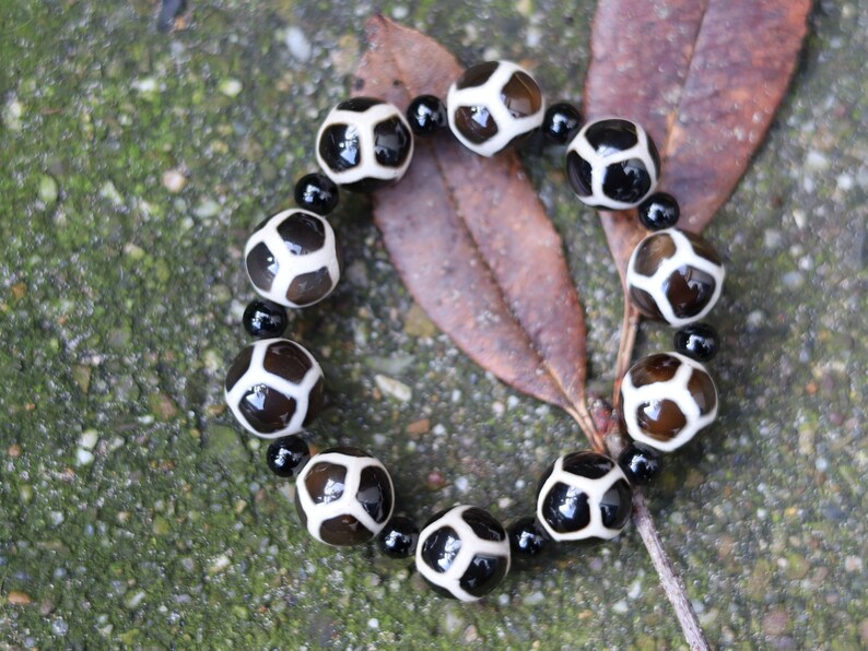 Natural Stone Bracelet/Tibetan Dzi 3 Eyes Bead Charm Bracelets. Tibetan Buddhist jewelry, perfect for having good vibes with style!