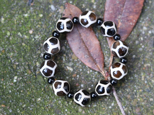 Natural Stone Bracelet/Tibetan Dzi 3 Eyes Bead Charm Bracelets. Tibetan Buddhist jewelry, perfect for having good vibes with style!