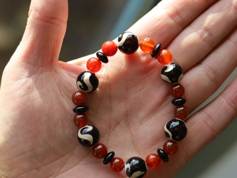 DZI Combi Bracelet. Every DZI product is unique. There is only one such product available here. " Heaven 's Parels "