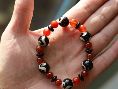 DZI Combi Bracelet. Every DZI product is unique. There is only one such product available here. " Heaven 's Parels "