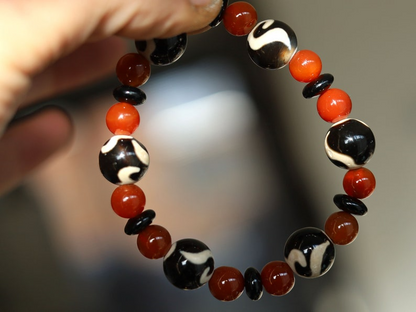 DZI Combi Bracelet. Every DZI product is unique. There is only one such product available here. " Heaven 's Parels "