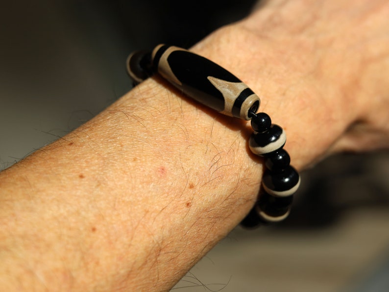 These Dzi Beads boast the traits of the mighty tiger, and will bless the beholder with a sense of courage, confidence and perseverance.