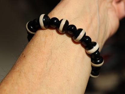 These Dzi Beads boast the traits of the mighty tiger, and will bless the beholder with a sense of courage, confidence and perseverance.