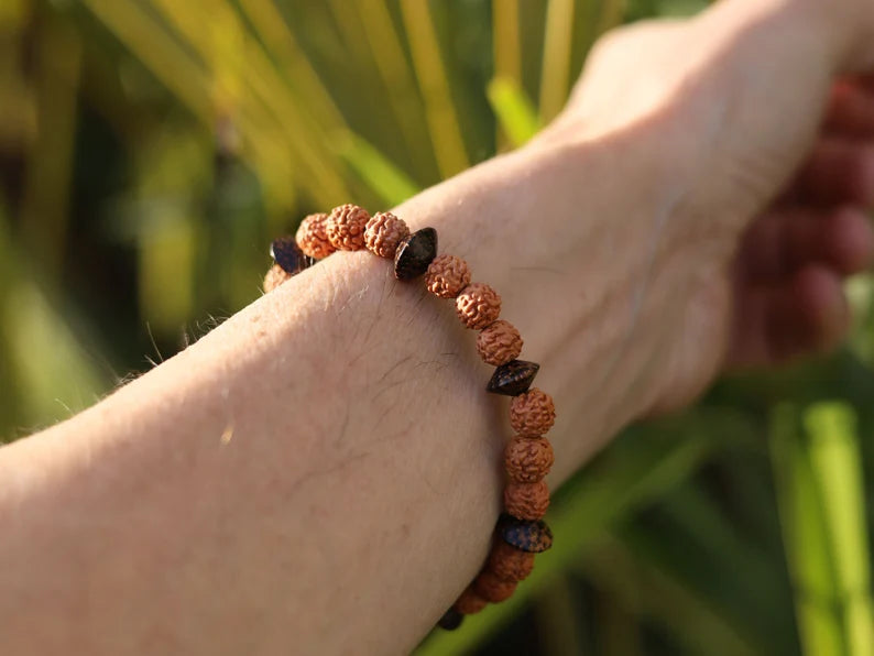 One of a kind Wajakaa bracelet! Round Rudraksha beads - made from the seeds of the Elaeocarpus Ganitrus tree. Combined +Patikan Palmwood