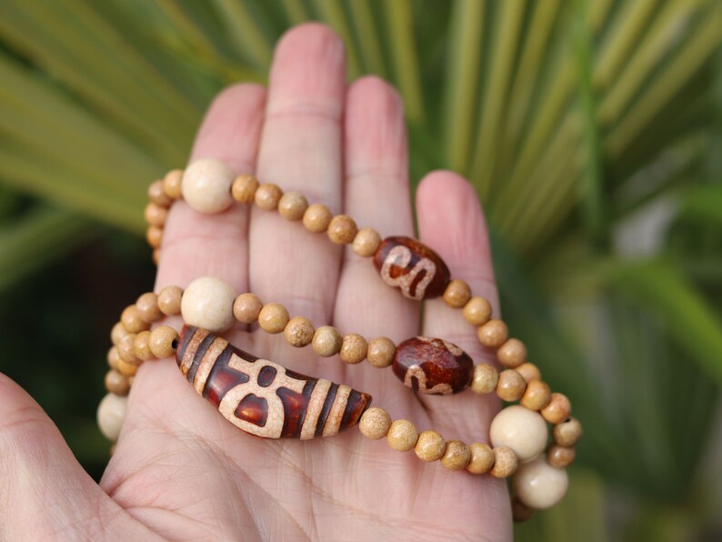 Bracelet Treasure Ultra Energy Tibetan Ancient Agate Wealth God Figure Dzi Bead. very powerful property. Beads fashion for Men and Women