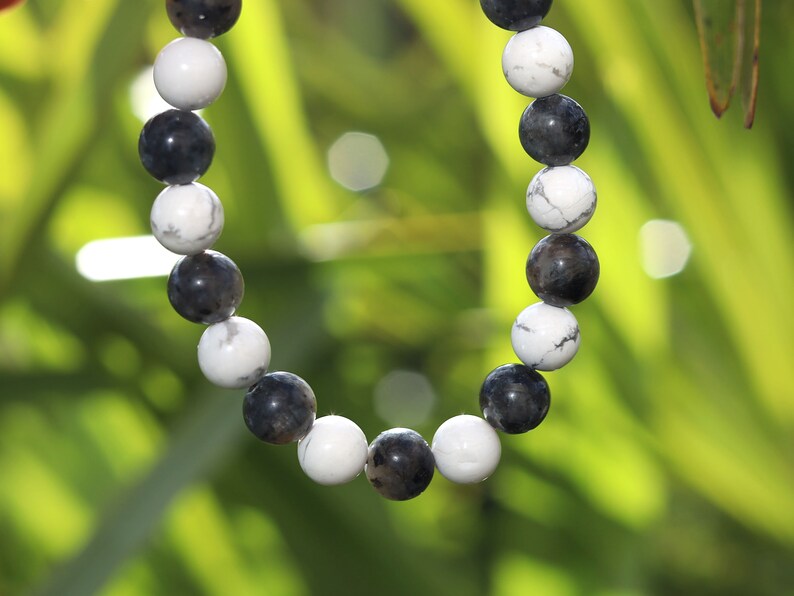 Unique Jade Dark anthracite- Round - 8 mm - Black Gray White combined with White Howlite.  Bring new ideas into focus ..