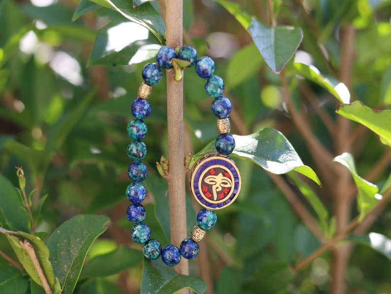Viśēśa Jewel Collection - Miraculous Buddha eyes Blue Jade  bracelet. These eyes look in four directions to symbolize his wisdom.
