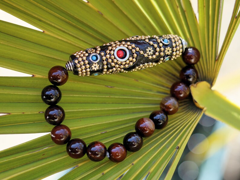 Vaḍā Bīḍa collection Supreme Agate Dream black, brown bracelet. Life will be full of luck and establishing great business partnerships.