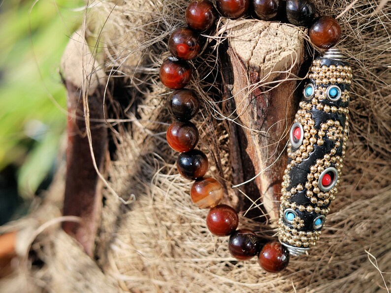 Vaḍā Bīḍa collection Supreme Agate Dream black, brown bracelet. Life will be full of luck and establishing great business partnerships.