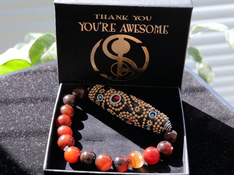 Vaḍā Bīḍa collection Supreme Agate Dream black, brown bracelet. Life will be full of luck and establishing great business partnerships.