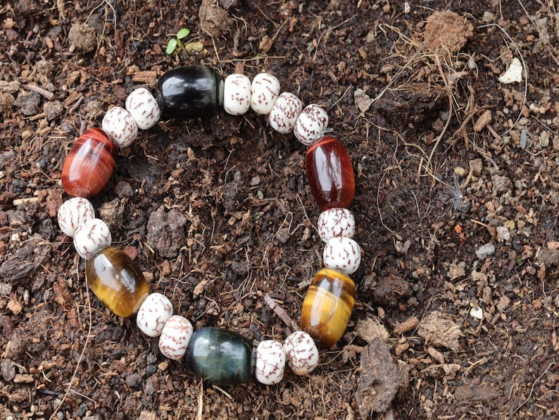 Natural Tri color Tiger Eye Stone Drum Bucket Beads bracelet with Well-formed Natural Starmoon Bodhi Barrel Beads.