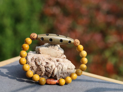 Pure Mookaite Jasper. Slows Aging, Protective & Encourages Adventure. Combined with A beautiful large Horn bead.