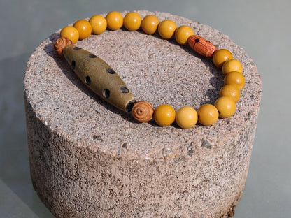 Pure Mookaite Jasper. Slows Aging, Protective & Encourages Adventure. Combined with A beautiful large Horn bead.
