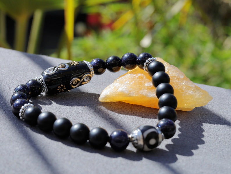Garamī dā samāṁ Jewel Collection - Curious matte Agate combined with Blue Goldstone  and great Indonesia Bead, with Iron Core.