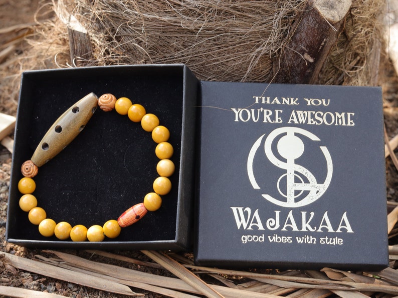 Pure Mookaite Jasper. Slows Aging, Protective & Encourages Adventure. Combined with A beautiful large Horn bead.