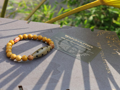 Pure Mookaite Jasper. Slows Aging, Protective & Encourages Adventure. Combined with A beautiful large Horn bead.