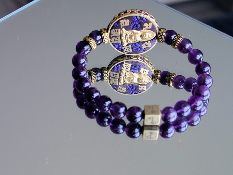 Inventive Natural Amethysts Crystal and amazing Guanyin bead combined with Wajakaa © Logo bead. It calms and stimulates the mind