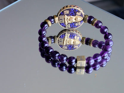 Inventive Natural Amethysts Crystal and amazing Guanyin bead combined with Wajakaa © Logo bead. It calms and stimulates the mind