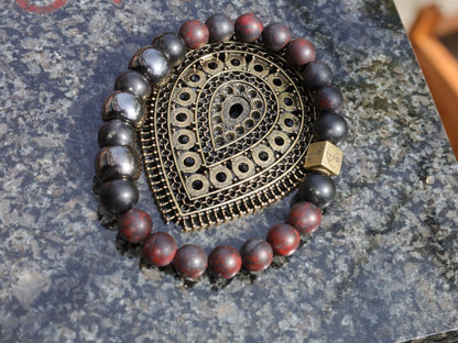 Drop dead Natural Bloodstone Beads bracelet versus Shungite beads and combined with a Wajakaa © Logo be