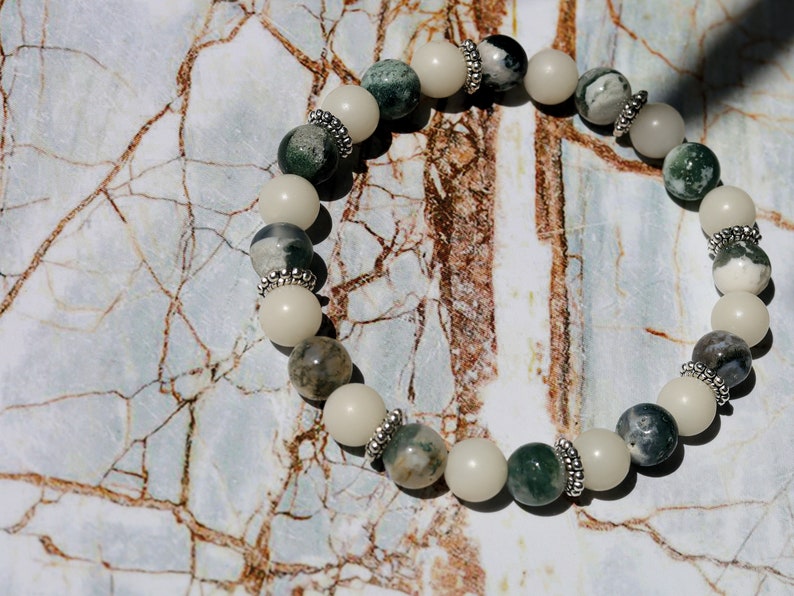 Seductive  White Bodhi Apple Bead bracelet combined with agate and tourmaline 8mm Multicolour green-off white.