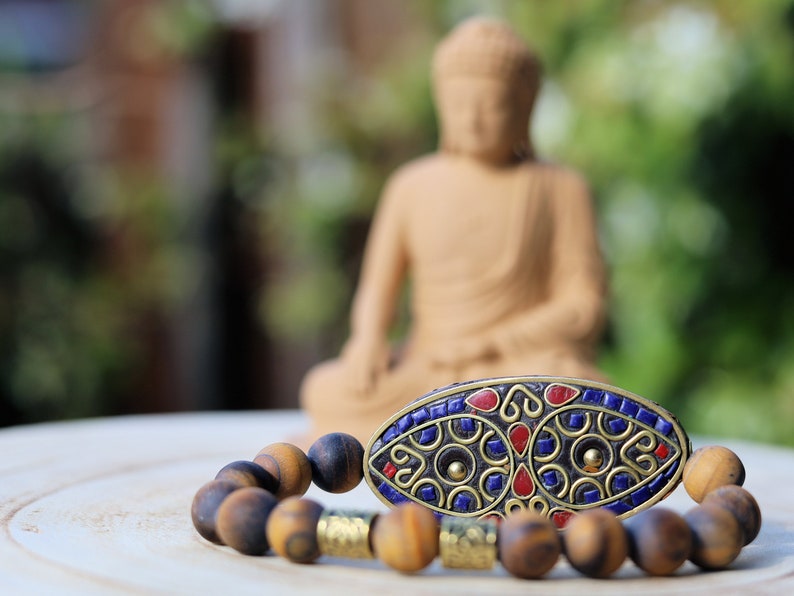 Nifty matte Tiger eye bracelet combined with a Handmade big truly inspiring Indonesia Bead.