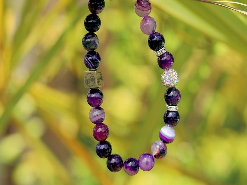 Graceful Purple Agate bracelet with Handmade Indonesia Bead combined with Wajakaa © Logo bead. Enhance yin and yang harmony.