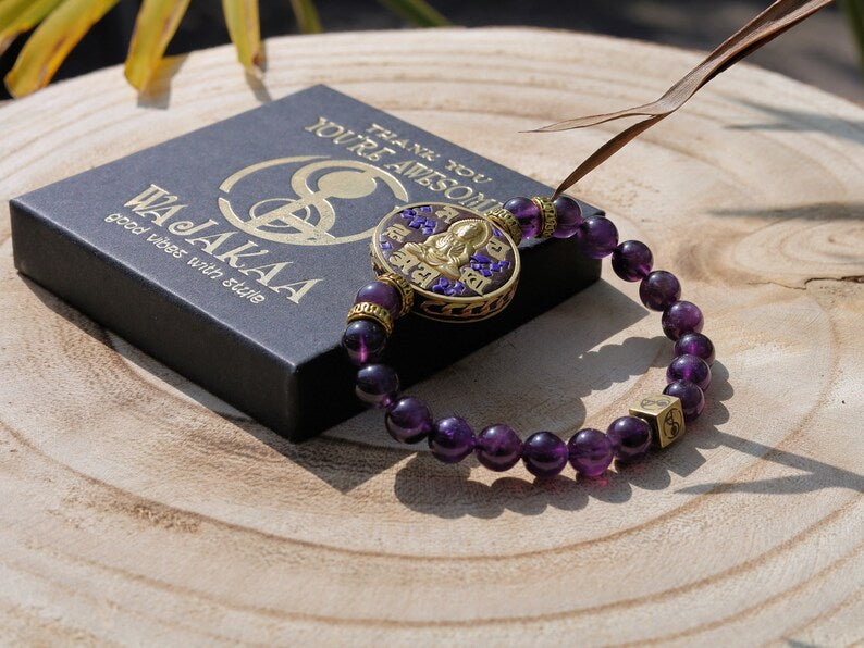 Inventive Natural Amethysts Crystal and amazing Guanyin bead combined with Wajakaa © Logo bead. It calms and stimulates the mind