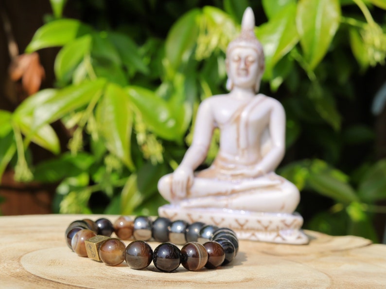 FIT Nature Brown Striped Agate Beads and STRONG Shungite combined with a Wajakaa © Logo bead. keep your energy with yourself