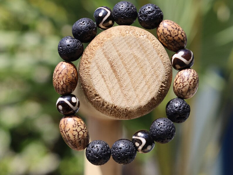 Fervid 12 mm Lava bracelet with beautiful Undyed & Natural Bodhi Beads. Combined with Om Mani Padme Hum beads. The jewel is in the lotus