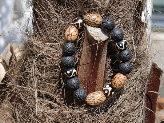 Fervid 12 mm Lava bracelet with beautiful Undyed & Natural Bodhi Beads. Combined with Om Mani Padme Hum beads. The jewel is in the lotus