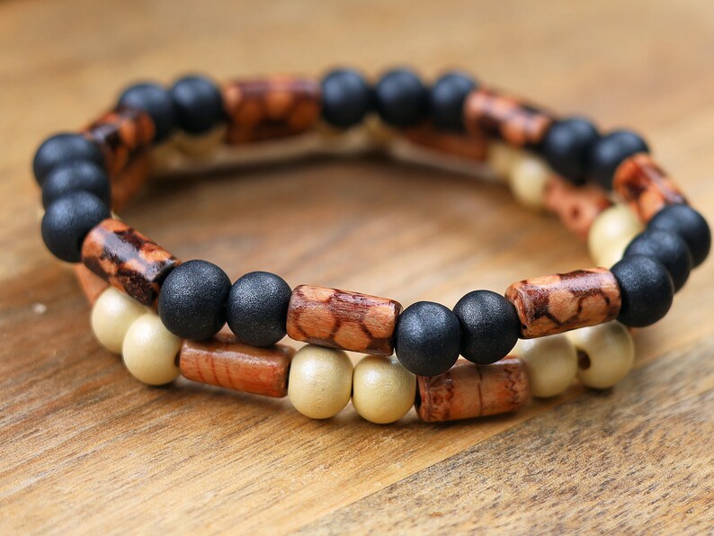 Wooden collection - 2x BRACELETS Sandalwood black / crème Beads combinjed with multicolored Geometric wooden beads.