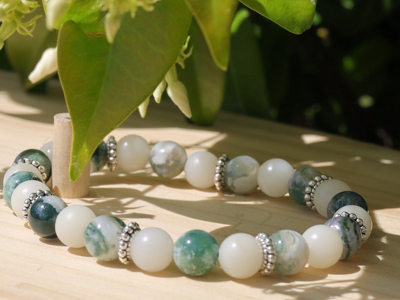 Seductive  White Bodhi Apple Bead bracelet combined with agate and tourmaline 8mm Multicolour green-off white.