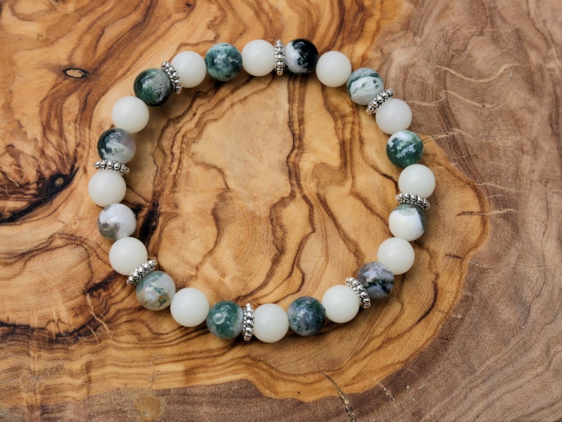 Seductive  White Bodhi Apple Bead bracelet combined with agate and tourmaline 8mm Multicolour green-off white.