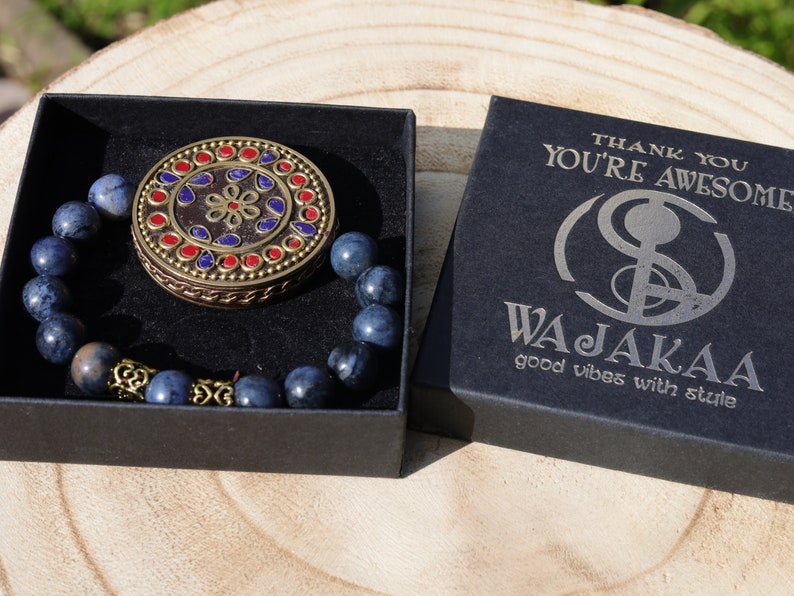 Outstanding Dumortierite bracelet combined with a Handmade big Indonesia Bead. Stimulating brain and brings enhanced intellectual abilities